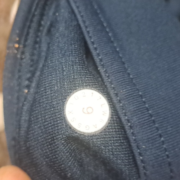 Lululemon Capri Workout Leggings Size 6 - Picture 3 of 3